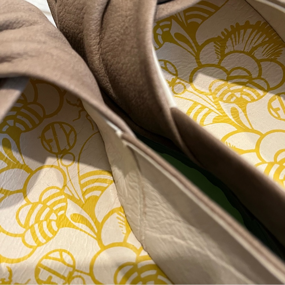 FLY London Yates Taupe Nubuck Wedge Sandal, Sz 39 - Picture 11 of 15